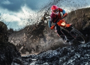 开云体育中国官网-王权与极速，当篮球绝杀遇上F1终局接管—竞技体育的最后时刻美学