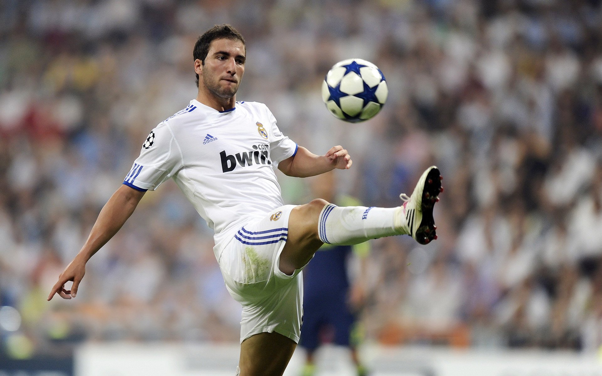 雷霆横扫步行者，马克西在欧冠决赛接管比赛，跨越体育的统治力之夜